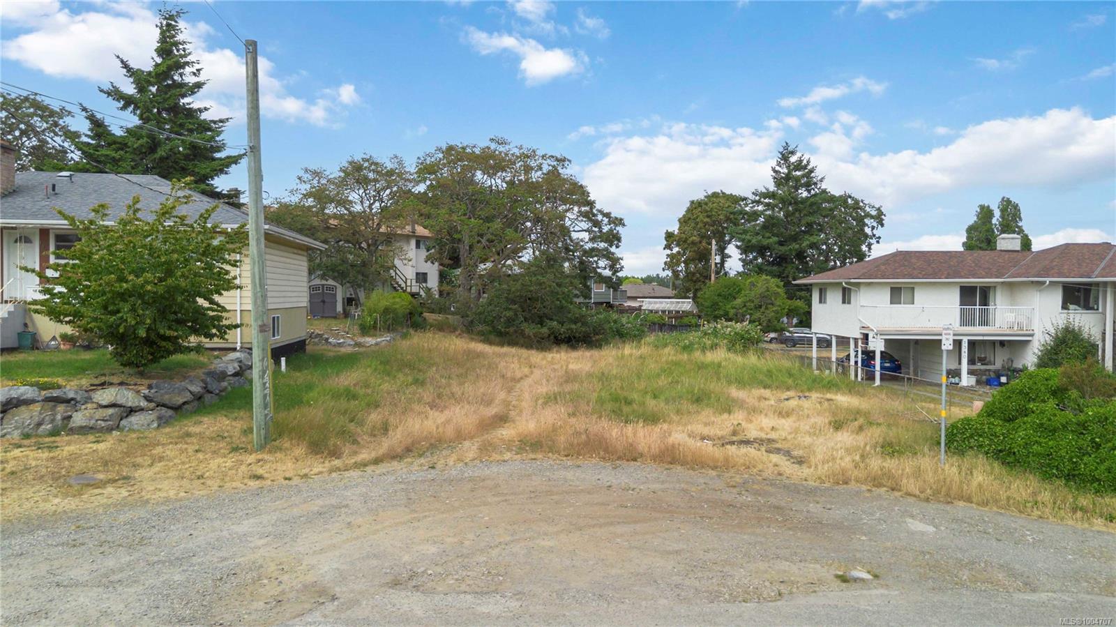 $850,000 - 1360 Vista Hts<br>British Columbia, V8T 2J3