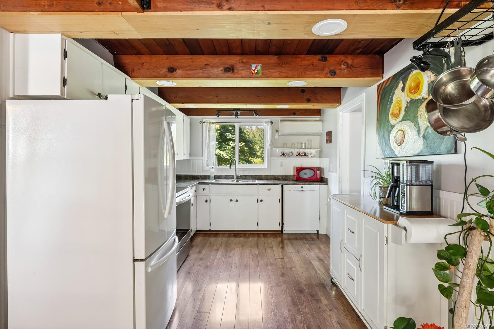 $1,095,000 - 5520 Riverbottom Rd<br>British Columbia, V9L 6J5