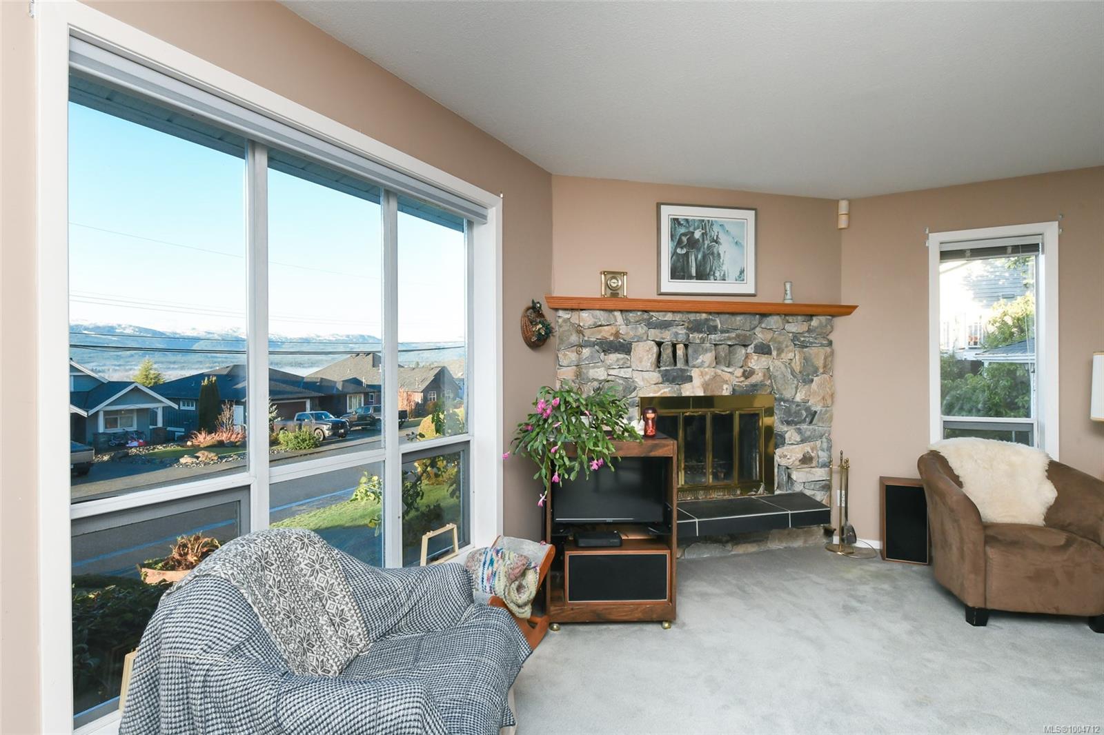 $757,000 - 948 Thorpe Ave<br>British Columbia, V9N 8C8