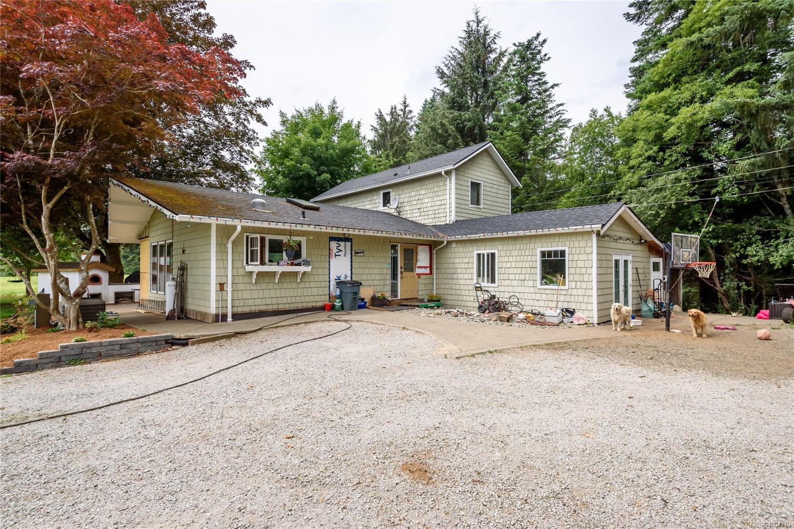 $2,050,000 - 5077 Headquarters Rd<br>British Columbia, V9J 1P1