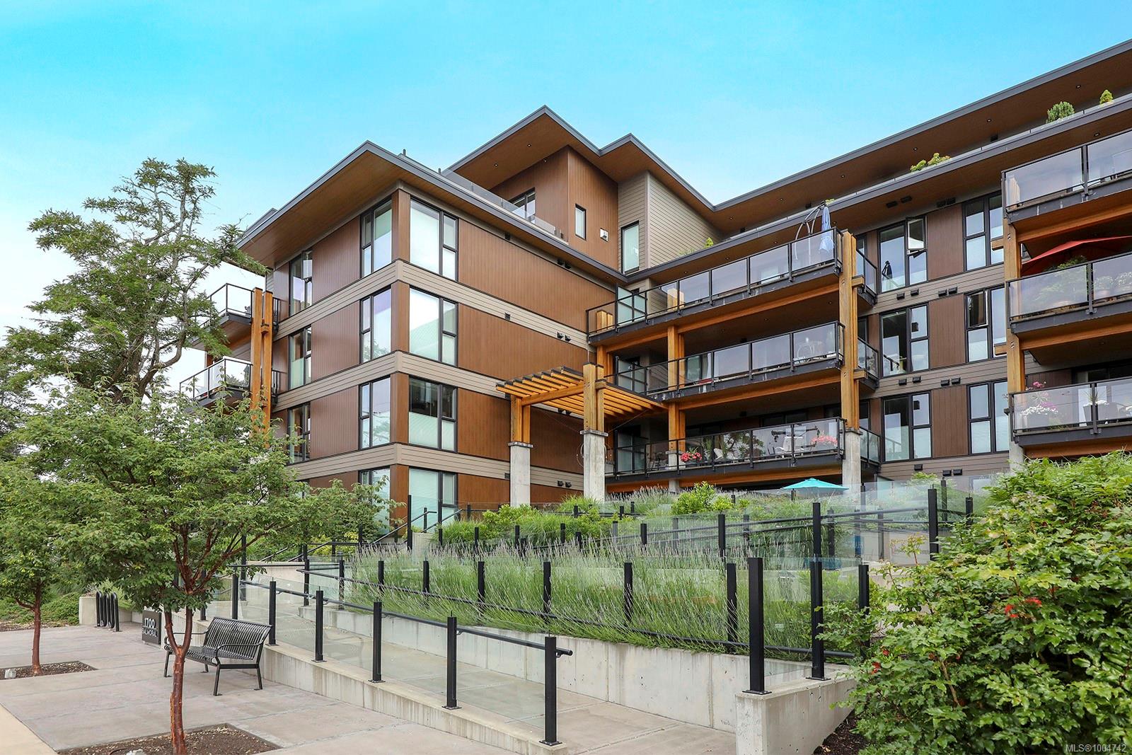 $779,000 - 1700 Balmoral Ave<br>British Columbia, V9M 2N1