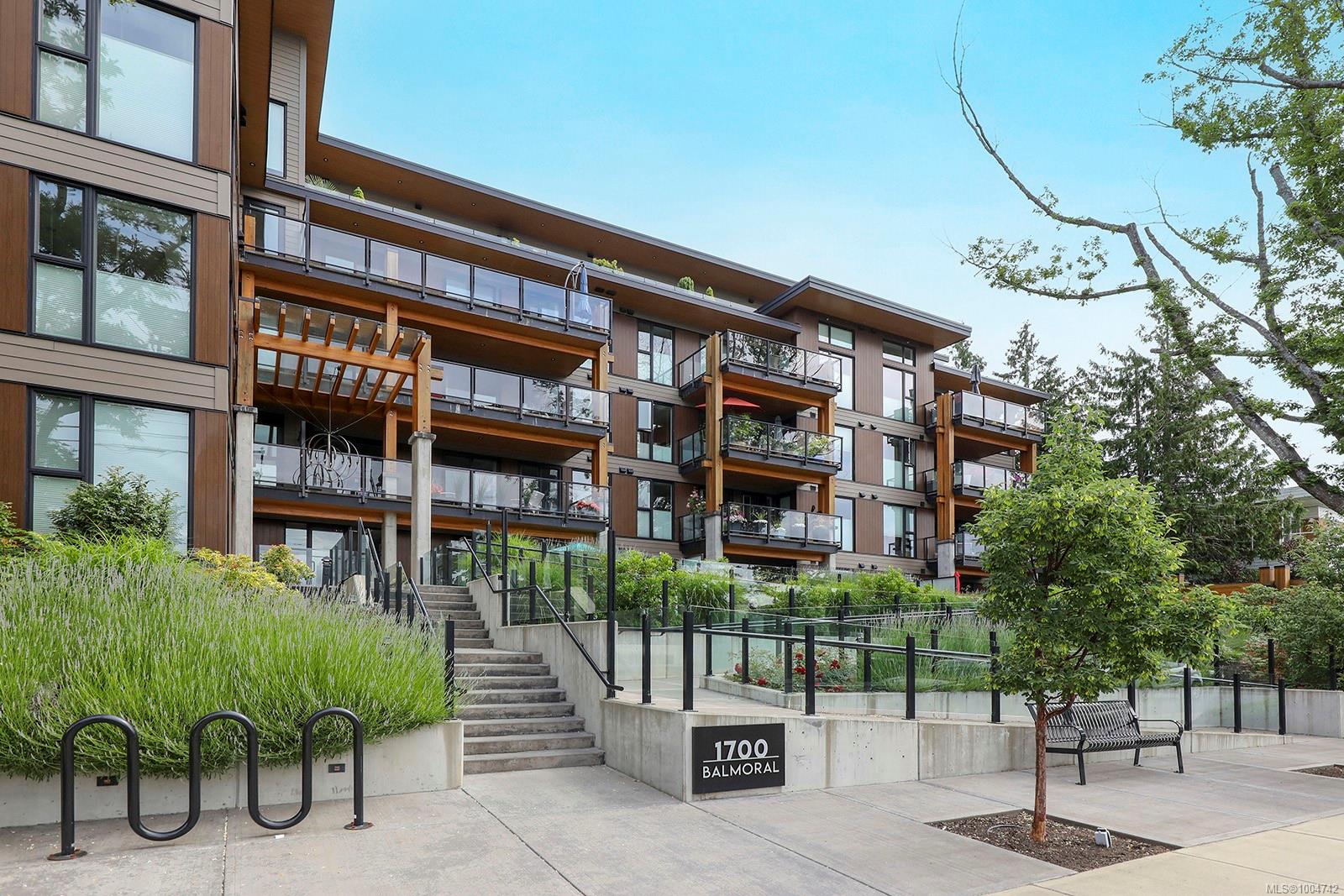 $779,000 - 1700 Balmoral Ave<br>British Columbia, V9M 2N1