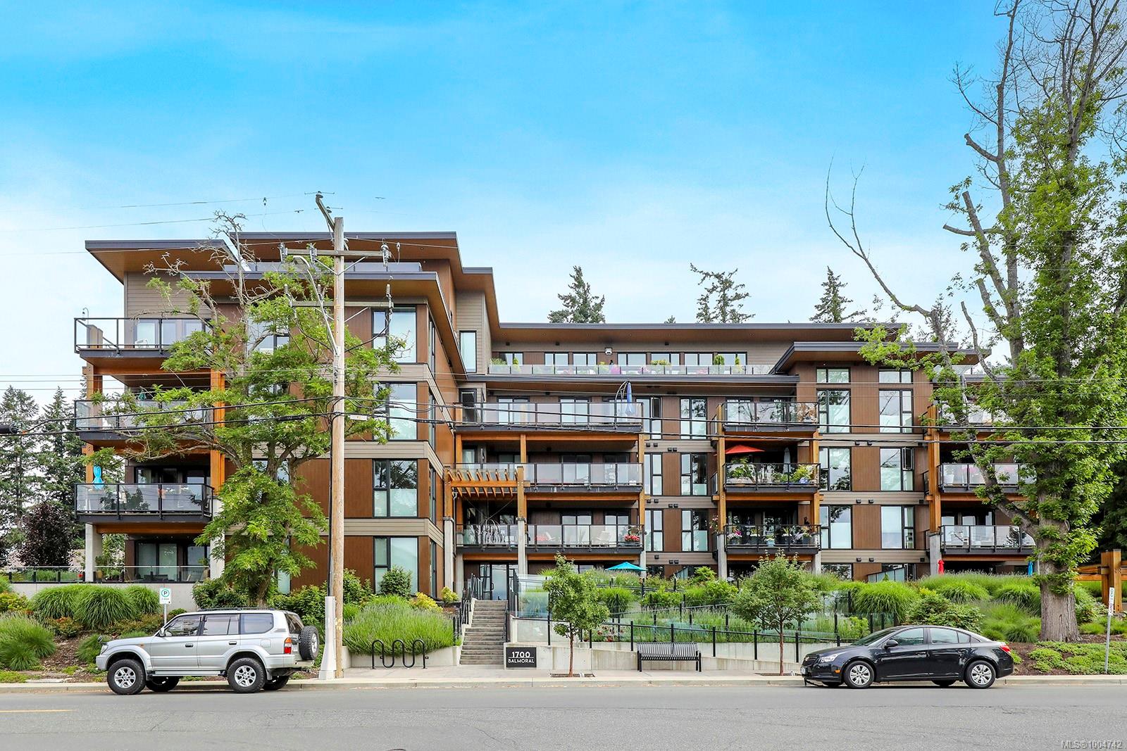 $779,000 - 1700 Balmoral Ave<br>British Columbia, V9M 2N1