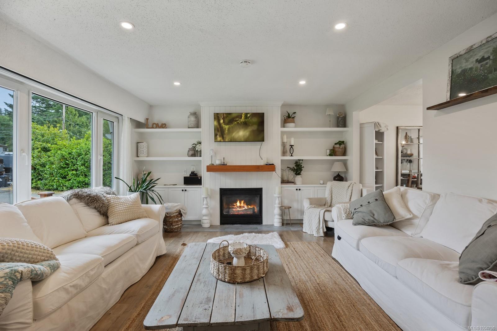 $680,000 - 275 Centennial Dr<br>British Columbia, V9N 5R6
