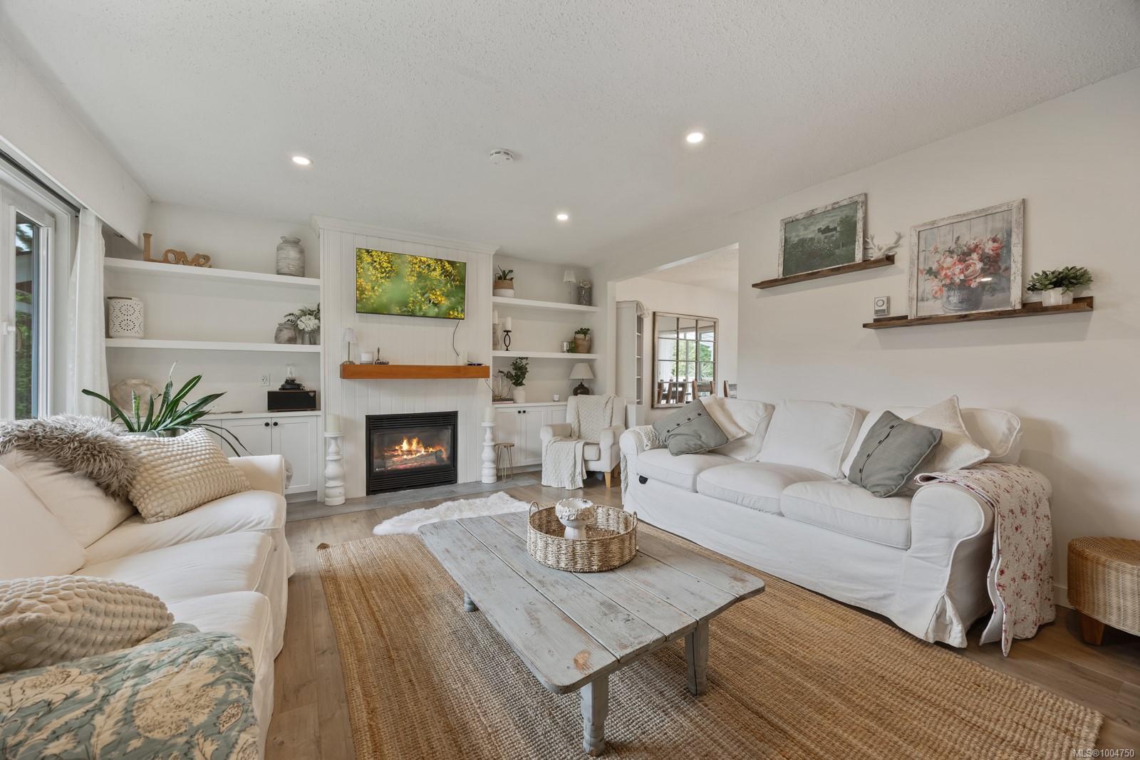 $680,000 - 275 Centennial Dr<br>British Columbia, V9N 5R6