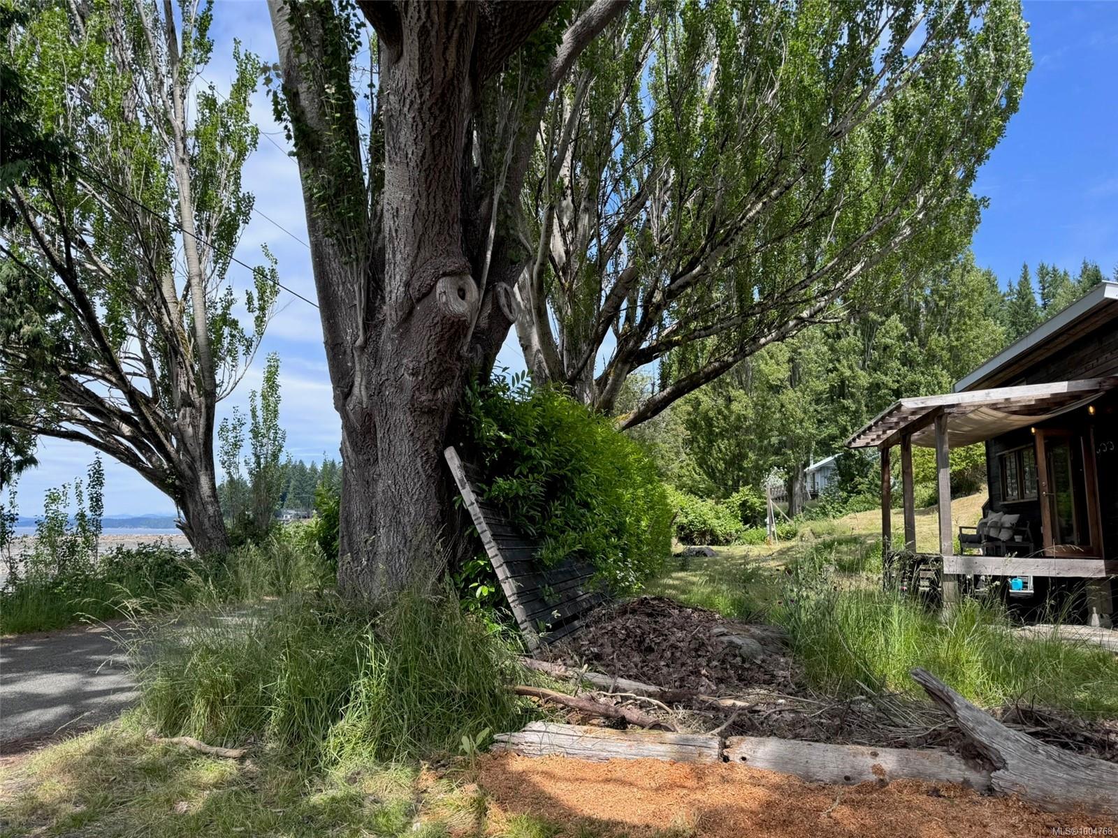 $1,149,000 - 482 Smelt Bay Rd<br>British Columbia, V0P 1K0
