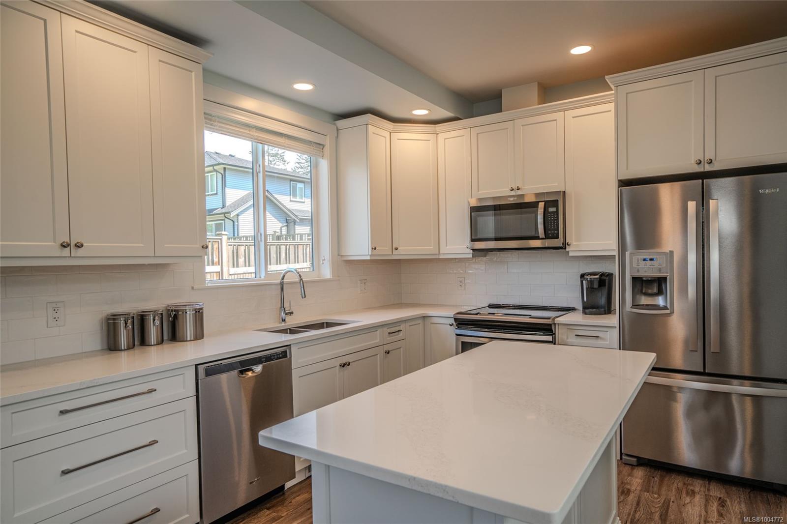$739,900 - 182 Sunview Rd<br>British Columbia, V9T 0M6