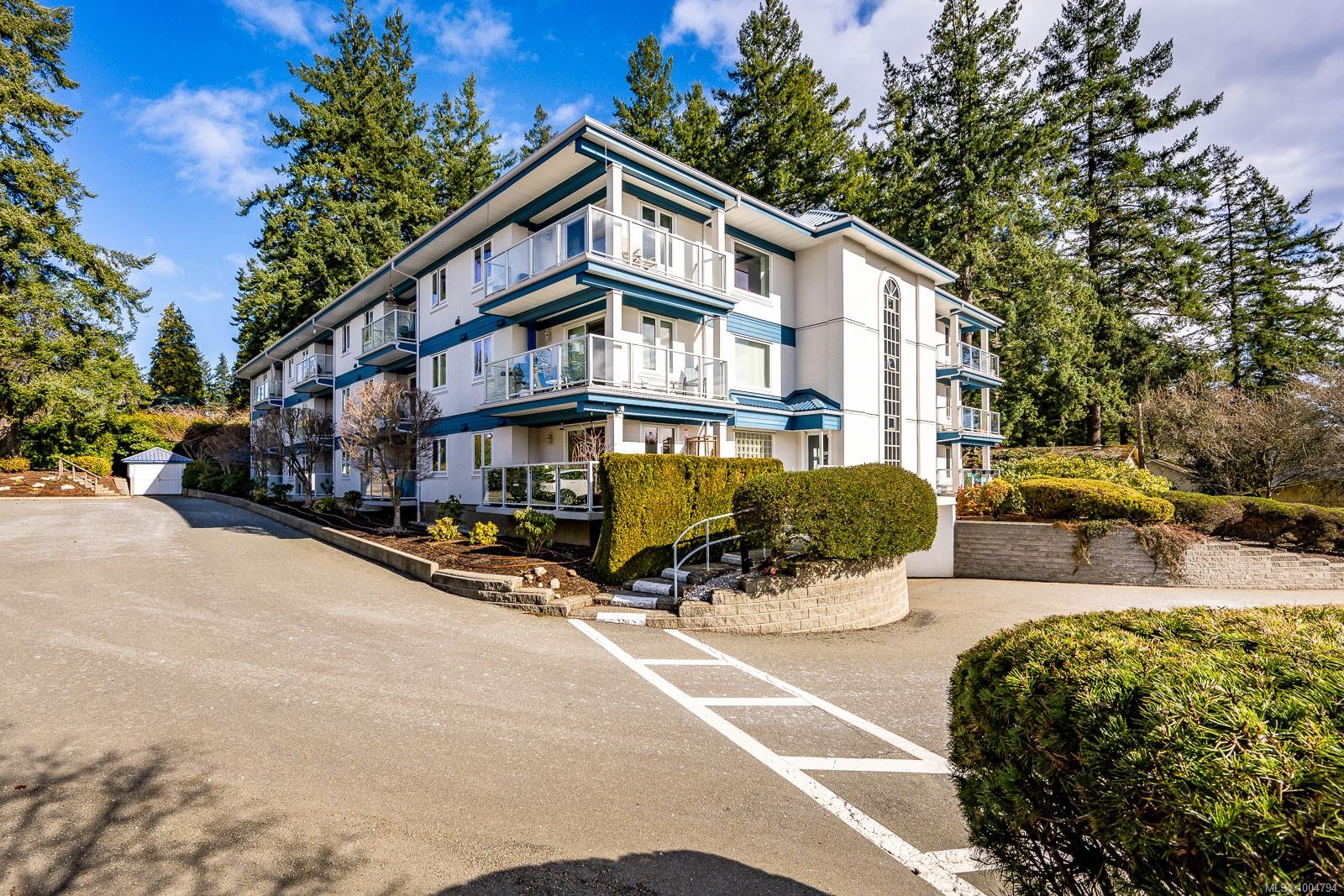 $447,700 - 1970 Comox Ave<br>British Columbia, V9M 3M7