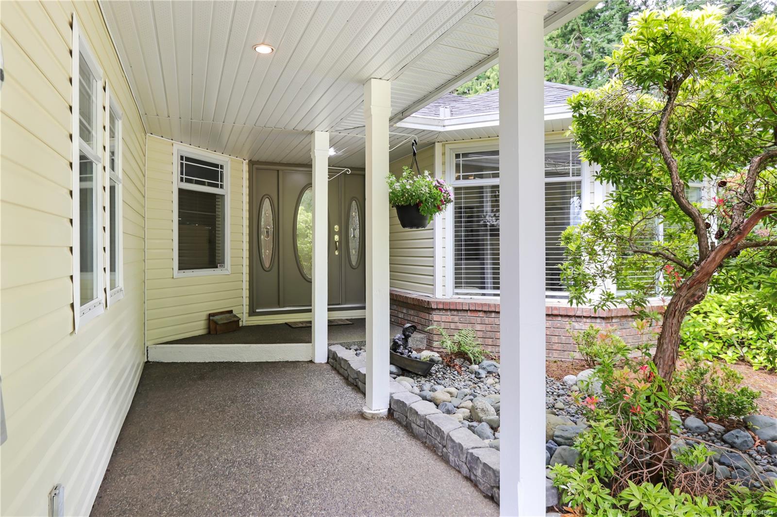$998,900 - 5843 Sunset Rd<br>British Columbia, V9V 1E2