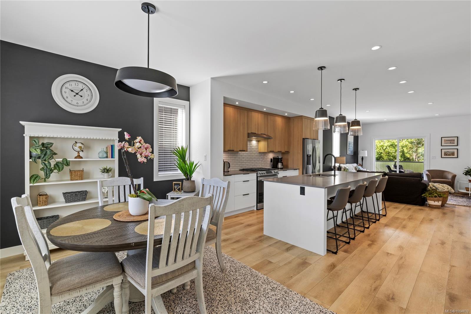 $719,900 - 2310 Guthrie Rd<br>British Columbia, V9M 4G1