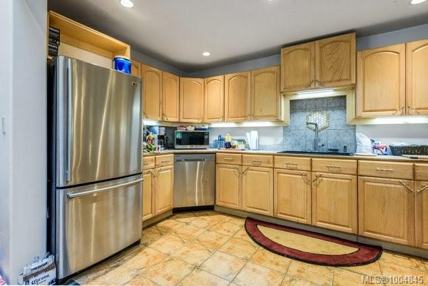 $749,000 - 2524 Macaulay Rd<br>British Columbia, V9J 1B5