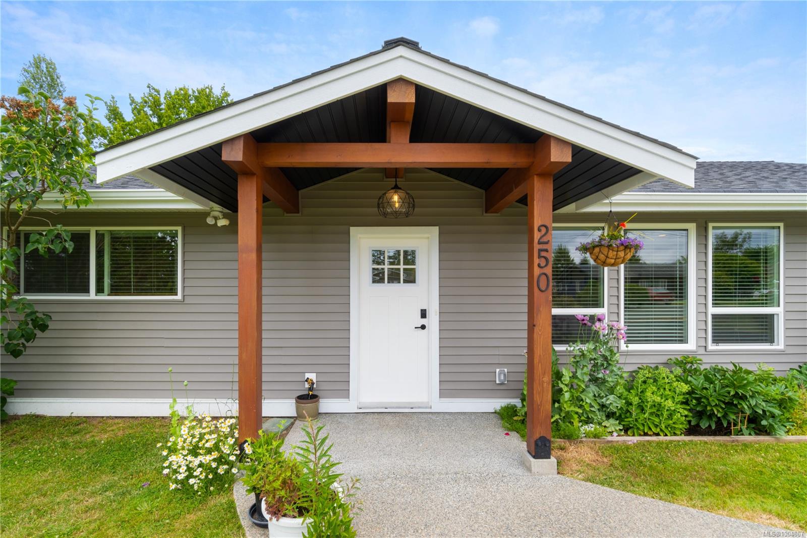 $1,150,000 - 250 Cedar St<br>British Columbia, V9P 1J1