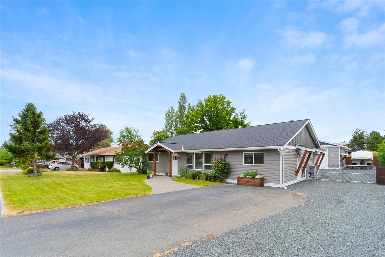$1,150,000 - 250 Cedar St<br>British Columbia, V9P 1J1