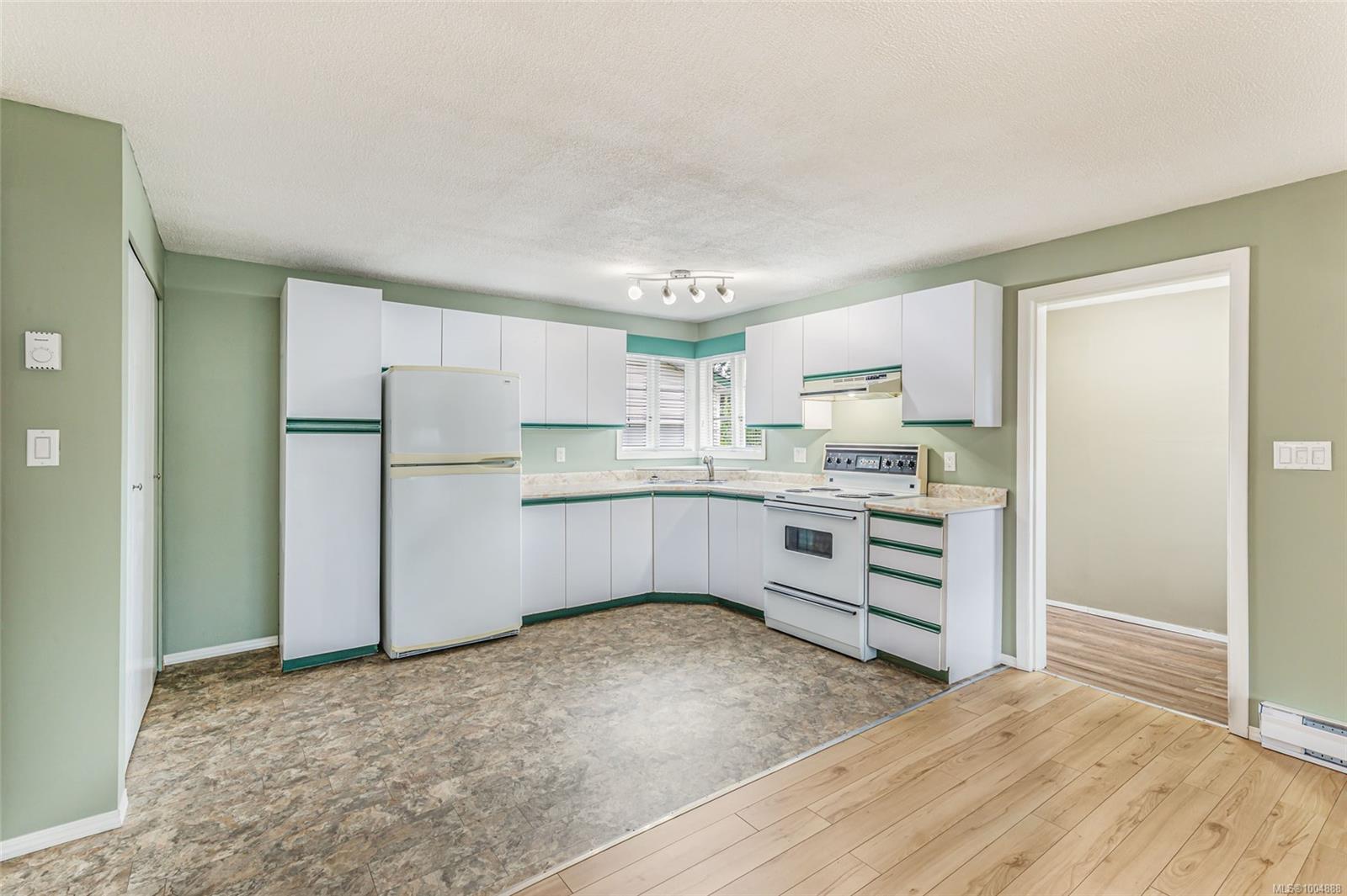 $599,900 - 840 Oakley St<br>British Columbia, V9S 2A1