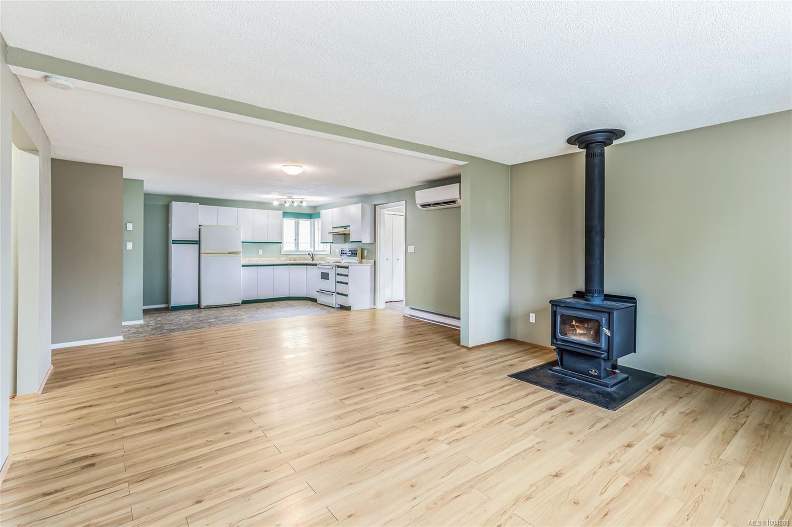 $599,900 - 840 Oakley St<br>British Columbia, V9S 2A1