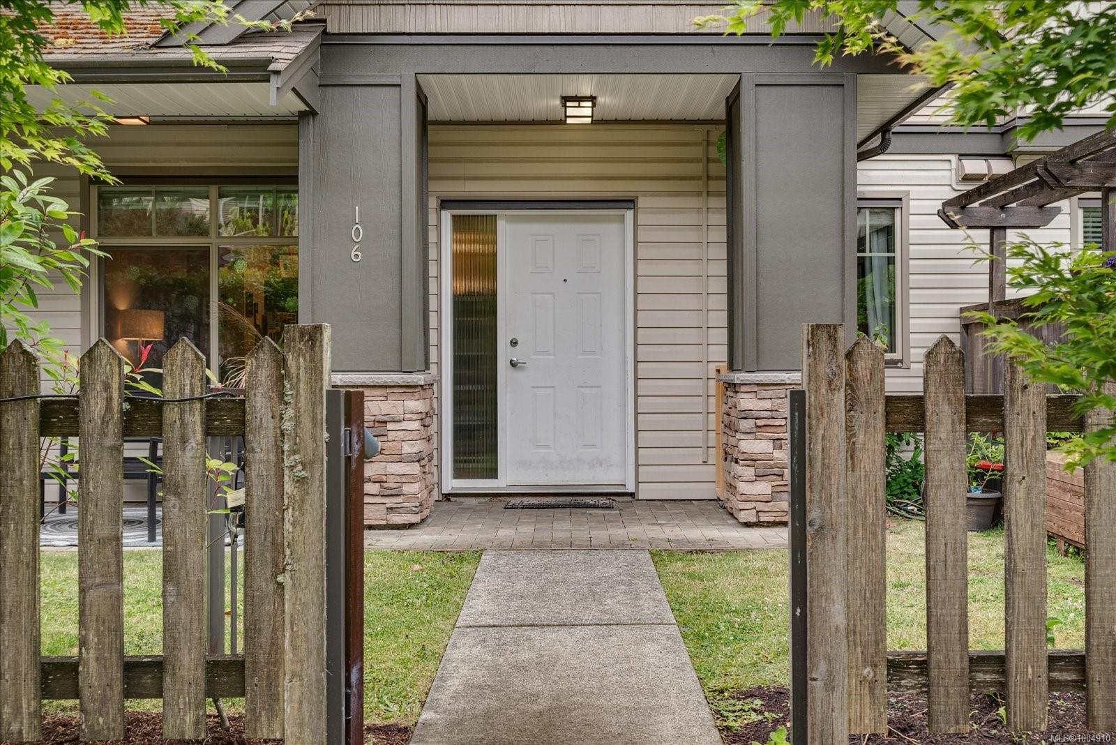 $489,900 - 2117 Meredith Rd<br>British Columbia, V9S 2N2