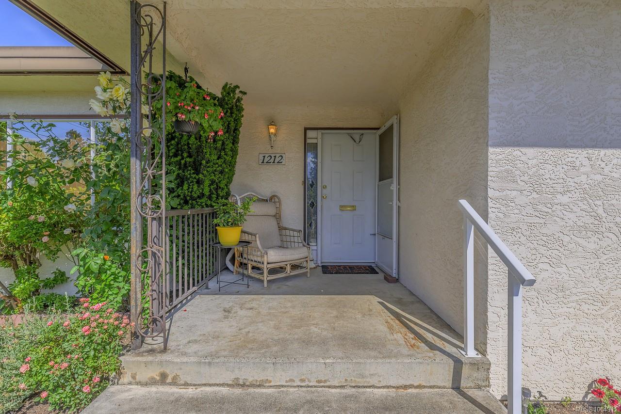 $619,900 - 1212 Waddington Rd<br>British Columbia, V9S 4V5