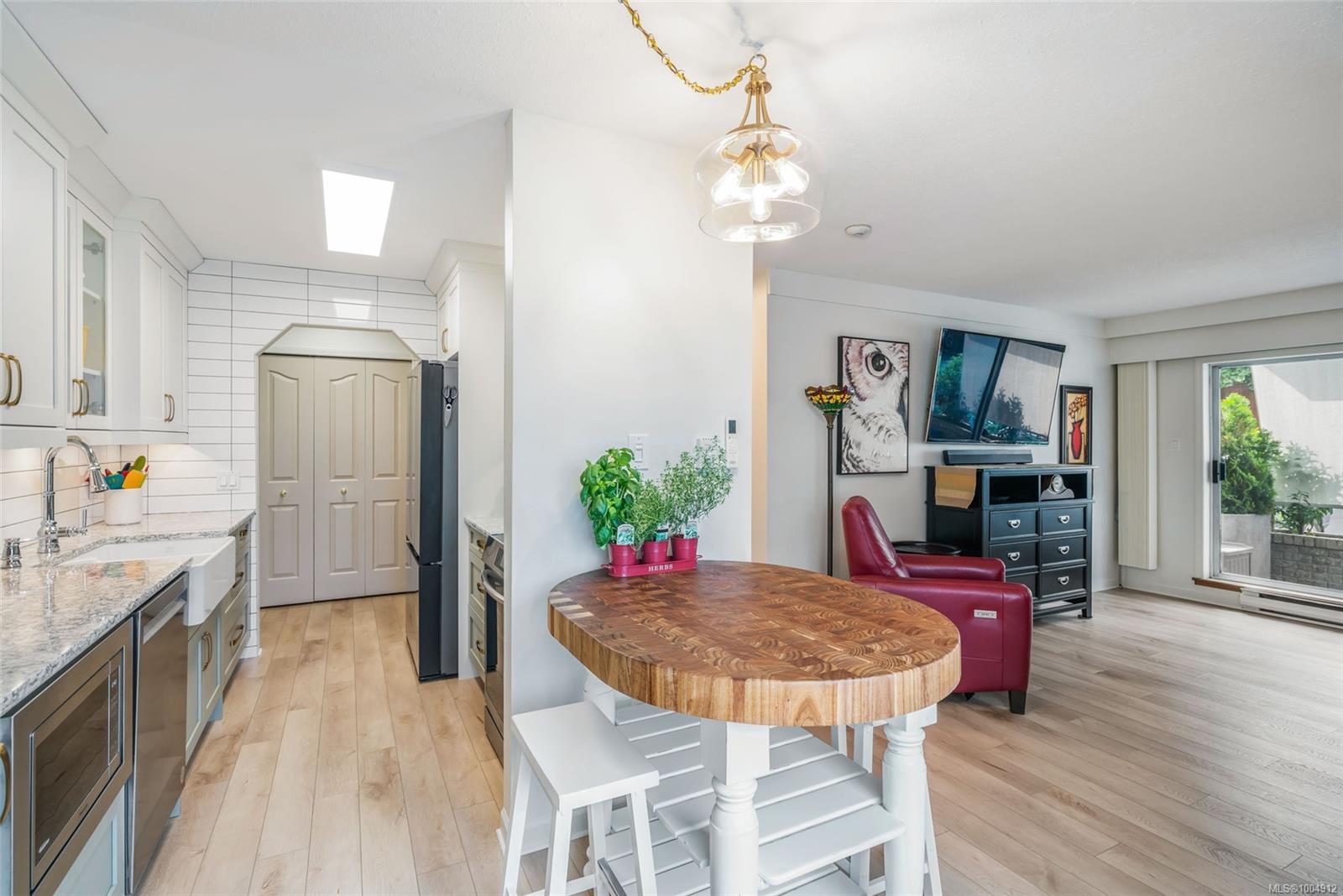 $449,900 - 266 Hirst Ave<br>British Columbia, V9P 2K9