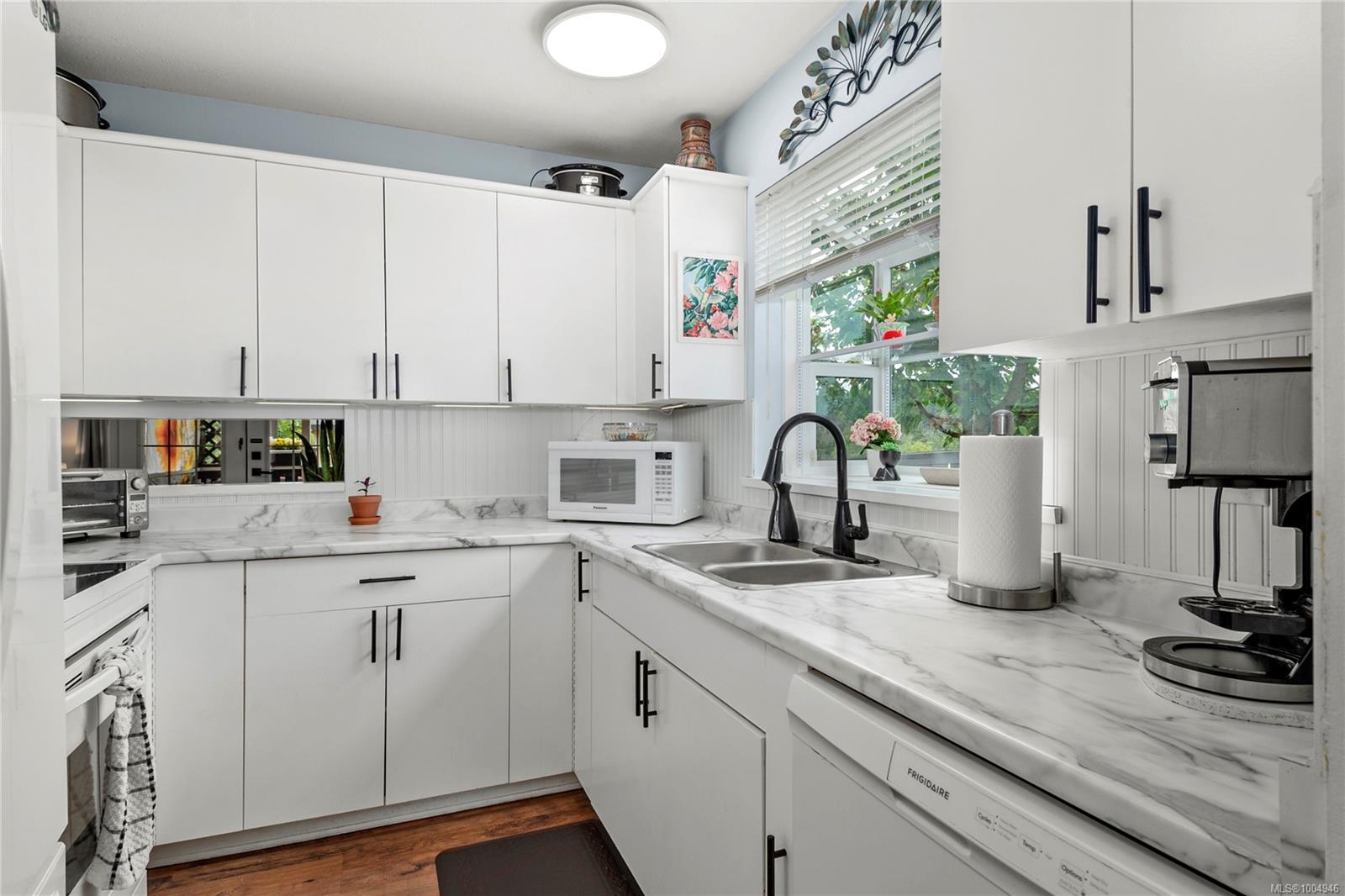 $534,900 - 795 Robron Rd<br>British Columbia, V9W 7Z1