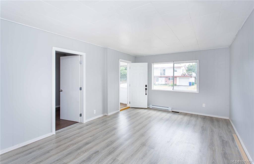 $499,000 - 674 Farquhar St<br>British Columbia, V9R 2E5