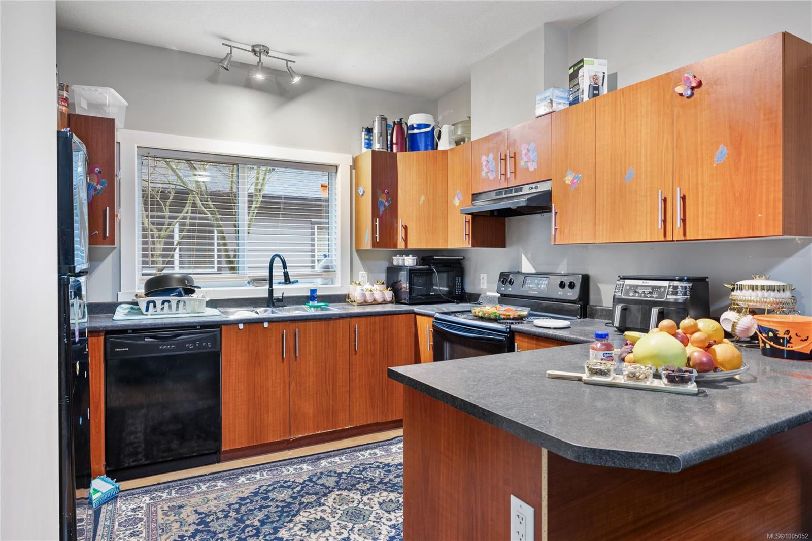 $429,900 - 582 Rosehill St<br>British Columbia, V9S 1H6