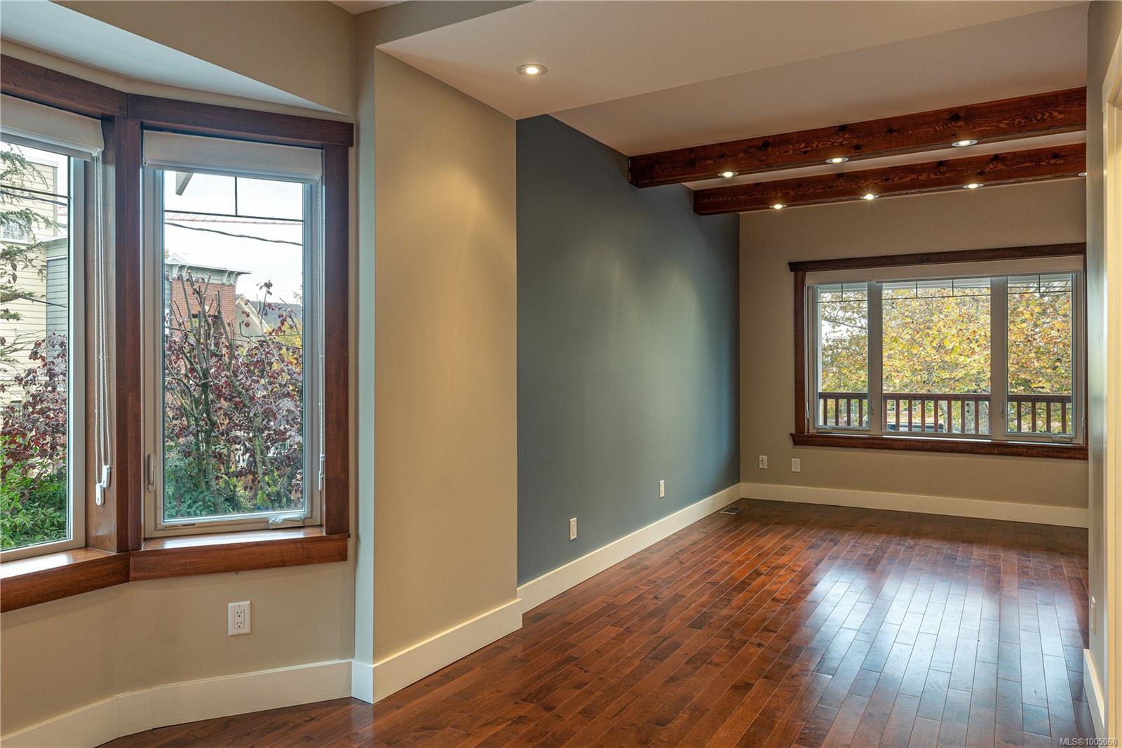 $1,399,900 - 351 Wesley St<br>British Columbia, V9R 2T5