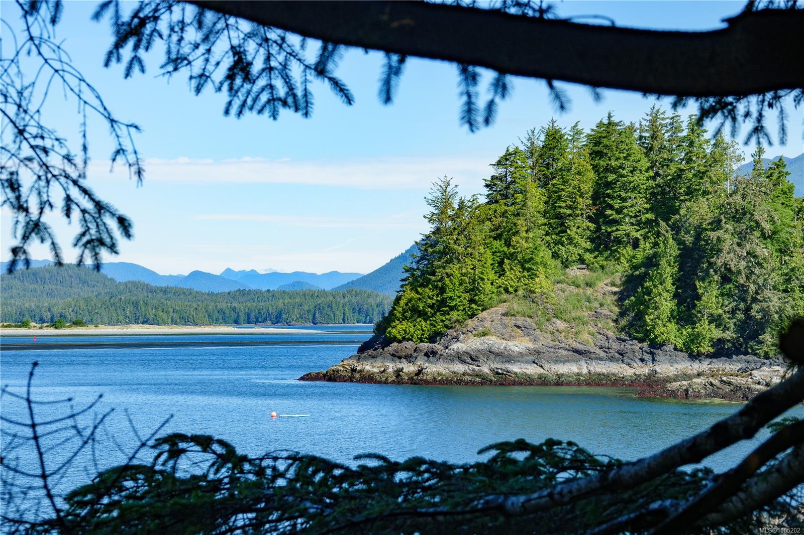 $1,285,000 - 261 Cedar St<br>Tofino, British Columbia, V0R 2Z0