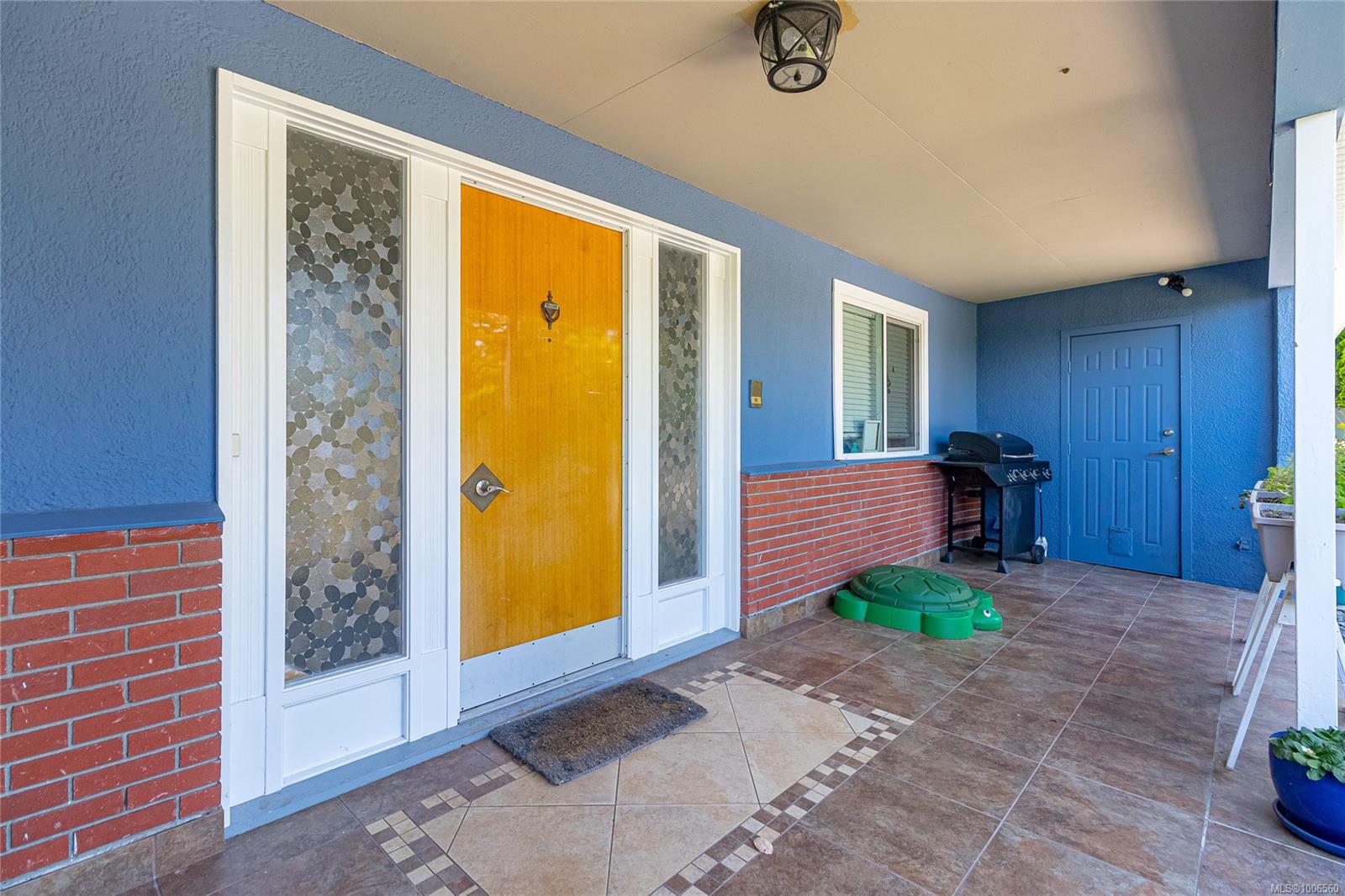 $2,100,000 - 2513 Cosgrove Cres<br>British Columbia, V9S 3P4