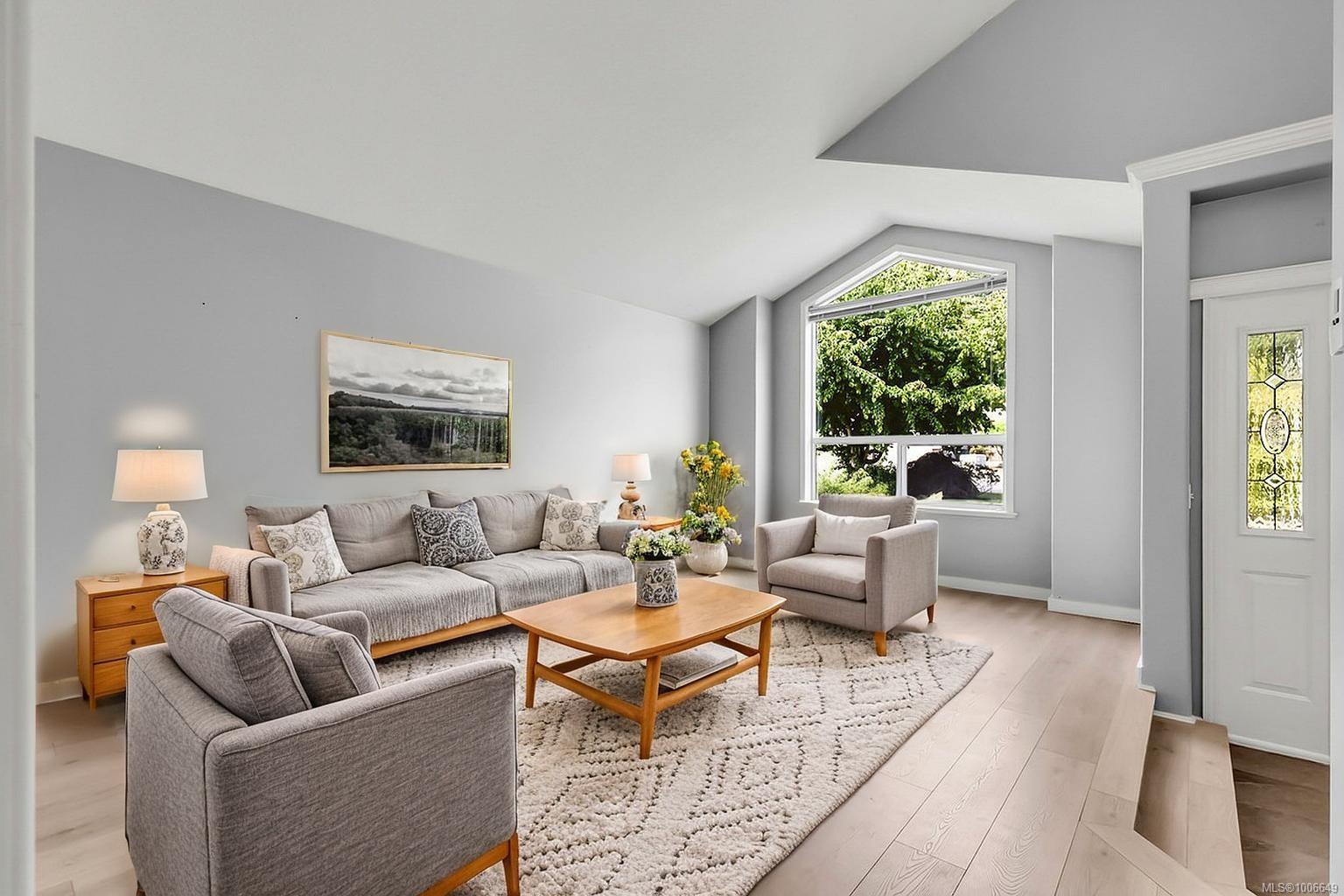 $825,000 - 818 Glengarry Cres<br>British Columbia, V9R 6P3