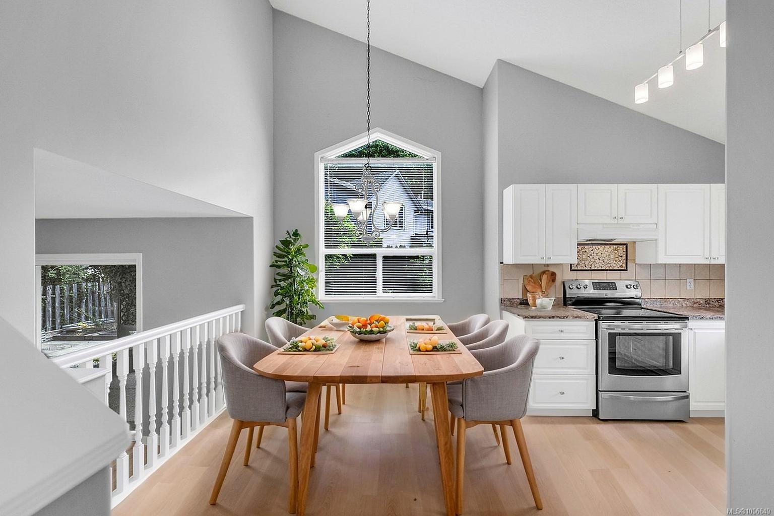 $825,000 - 818 Glengarry Cres<br>British Columbia, V9R 6P3