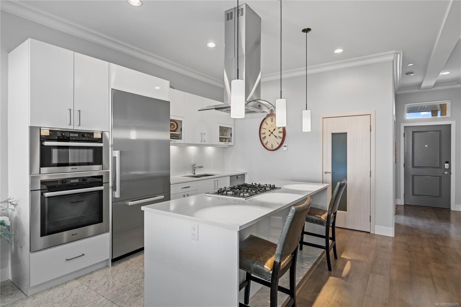 $725,000 - 10 Chapel St<br>British Columbia, V9R 5H2