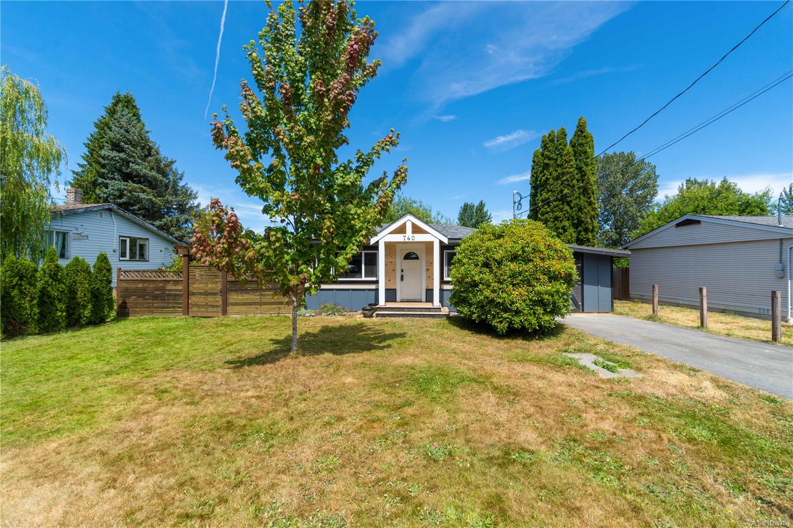 $619,900 - 740 Oakley St<br>British Columbia, V9S 1Z8