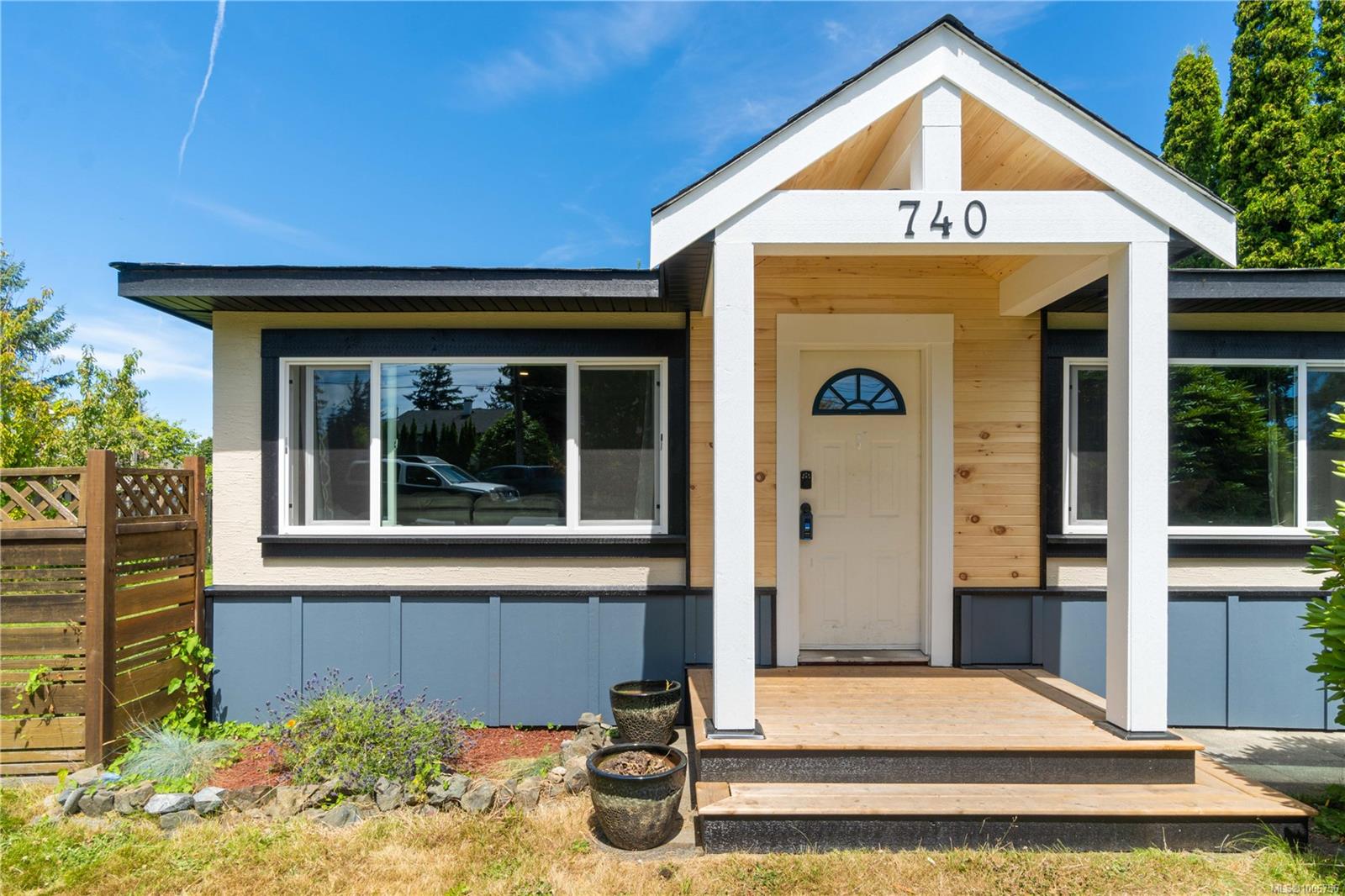 $619,900 - 740 Oakley St<br>British Columbia, V9S 1Z8
