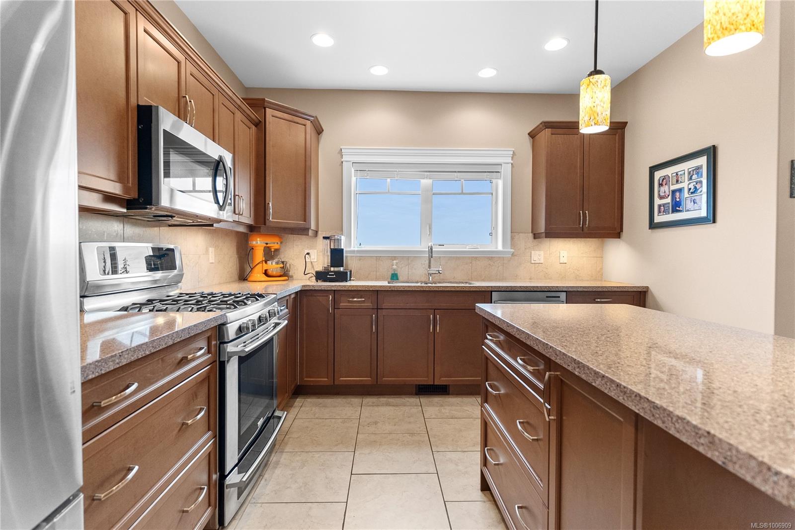 $699,900 - 4715 Skyline Way<br>British Columbia, V9T 0C1