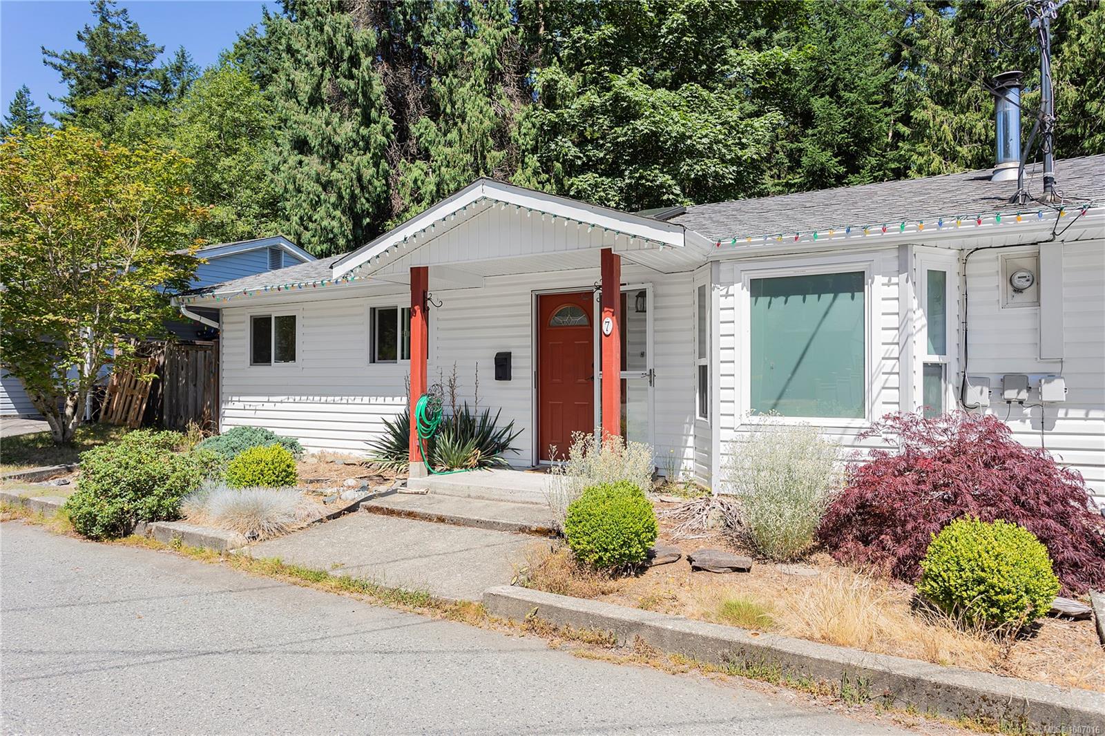 $574,900 - 4604 Hammond Bay Rd<br>British Columbia, V9T 5B1