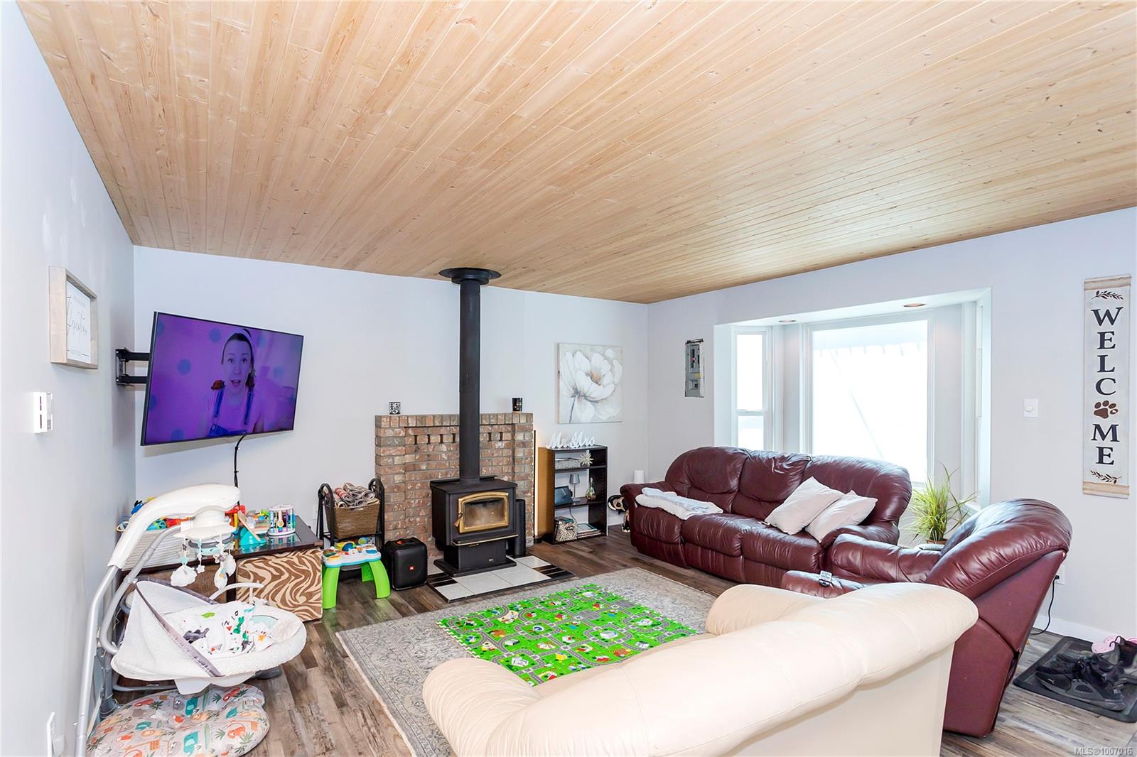 $574,900 - 4604 Hammond Bay Rd<br>British Columbia, V9T 5B1