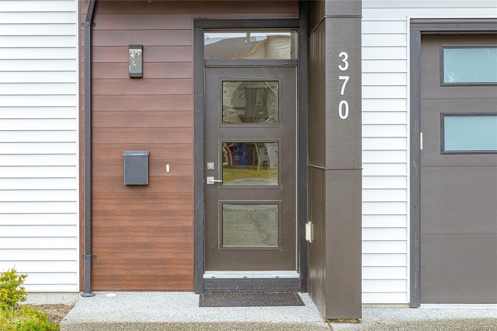$879,900 - 370 Vienna Pl<br>British Columbia, V9R 0K6