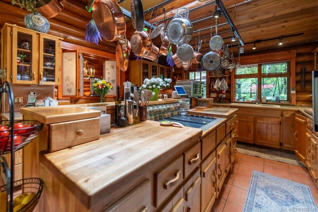 $2,500,000 - 3272 Roper Rd<br>British Columbia, V9G 1C4