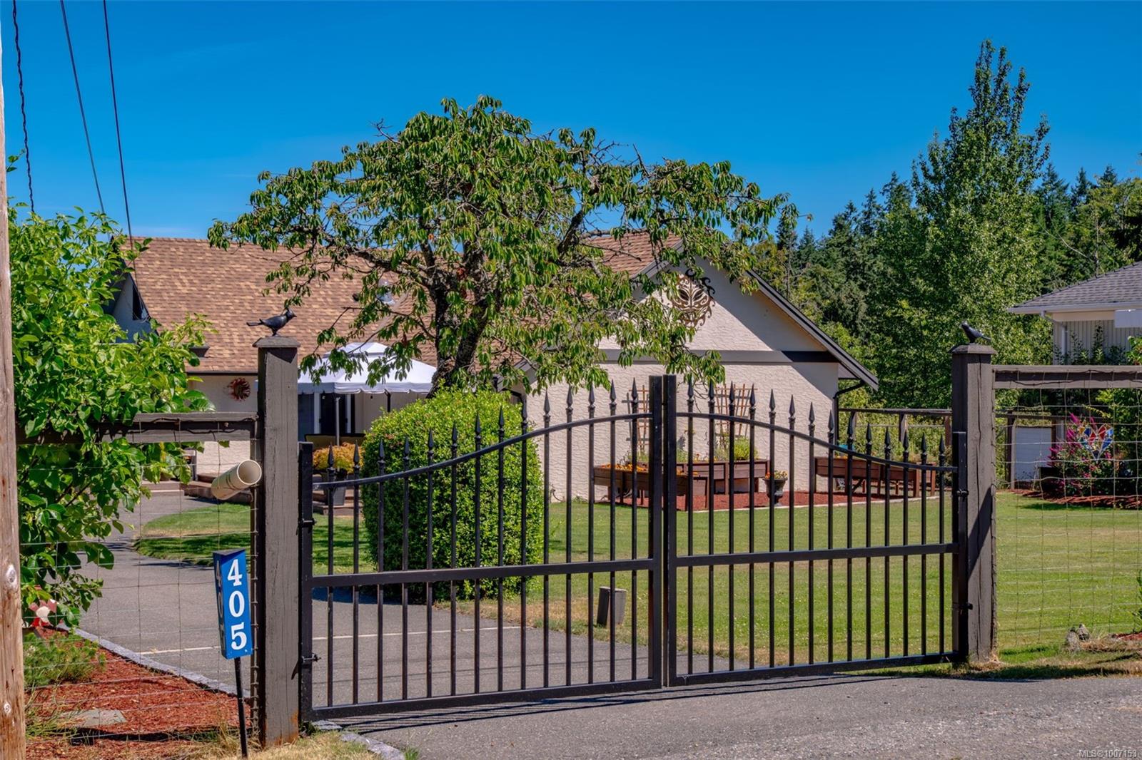 $1,099,000 - 405 Heath Ave<br>British Columbia, V9P 1V3