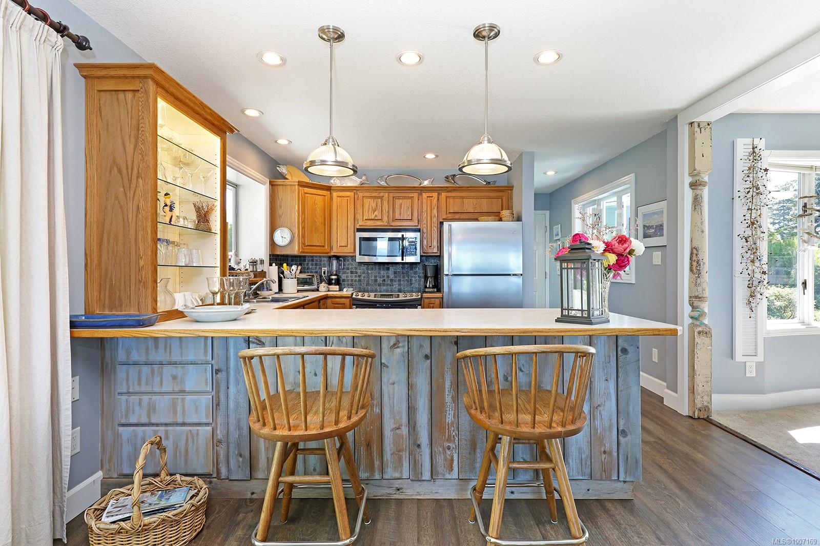$1,750,000 - 1009 Eaglecrest Dr<br>British Columbia, V9K 1E9