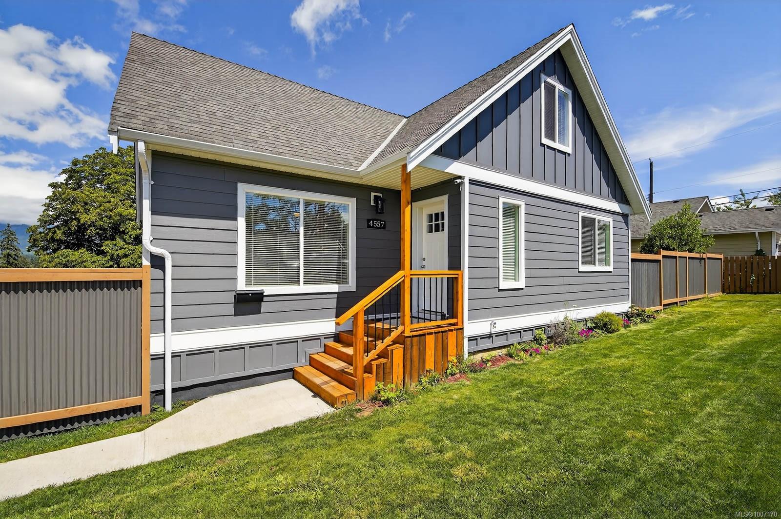 $699,000 - 4557 Morton St<br>British Columbia, V9Y 3T5