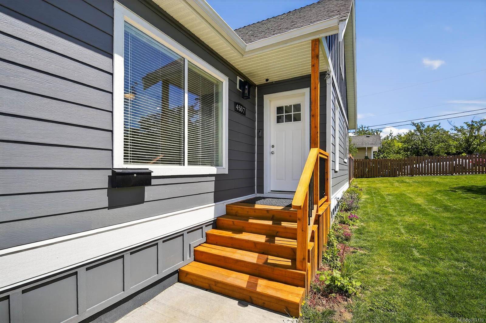 $699,000 - 4557 Morton St<br>British Columbia, V9Y 3T5