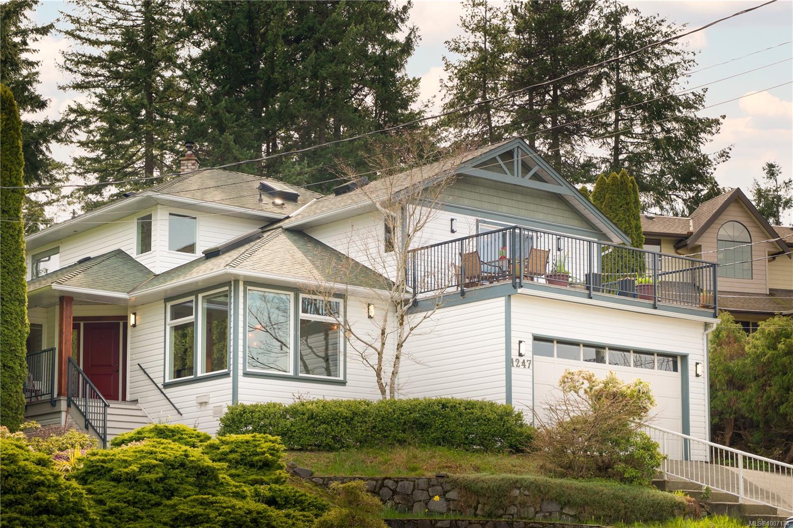 $974,800 - 1247 Selkirk Dr<br>British Columbia, V9R 5Z5