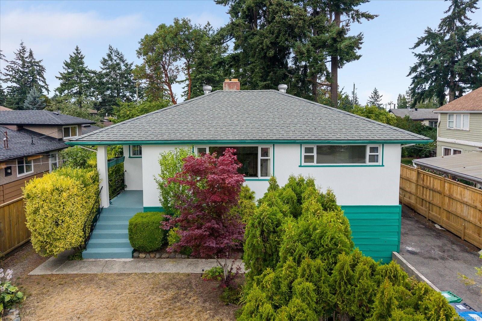 $632,500 - 880 Hunter St<br>British Columbia, V9S 1R5