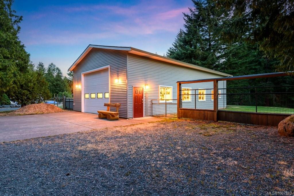 $1,475,000 - 5007 Willis Way<br>British Columbia, V9J 1L7