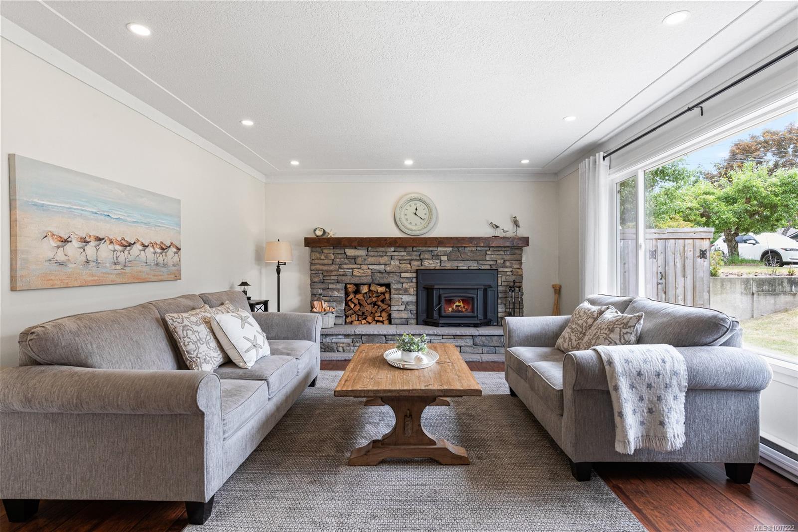 $869,900 - 585 Tamarack Dr<br>British Columbia, V9K 1A7