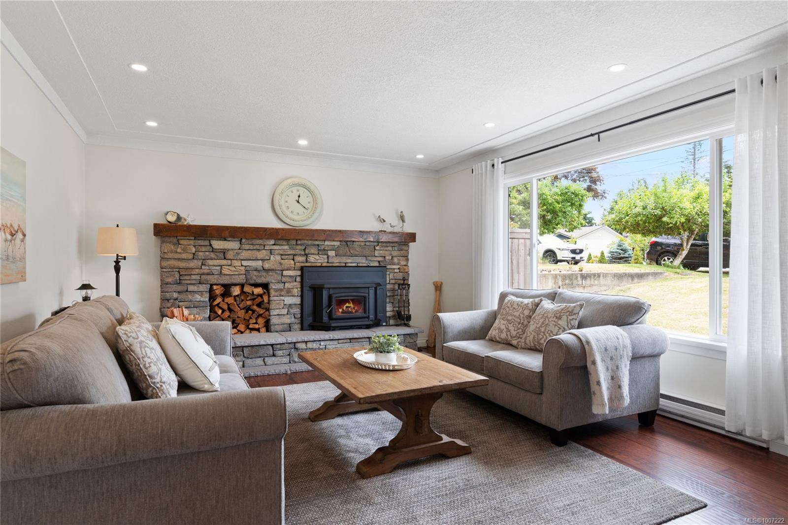 $869,900 - 585 Tamarack Dr<br>British Columbia, V9K 1A7