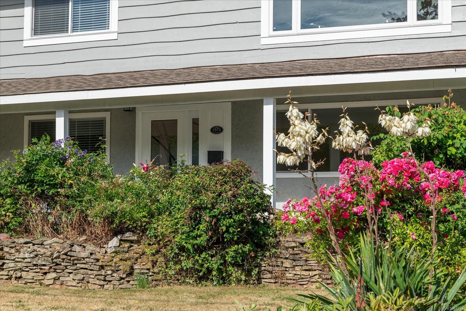 $929,000 - 1373 Fielding Rd<br>British Columbia, V9X 1K8