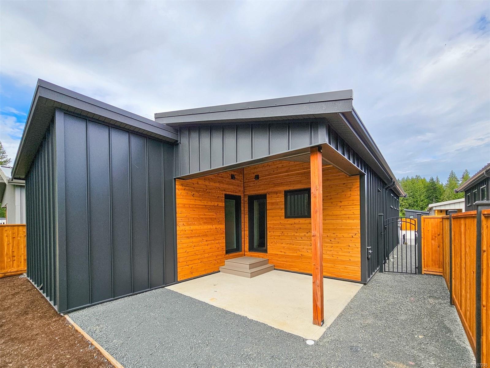 $529,500 - 3025 Royston Rd<br>British Columbia, V0R 1S0