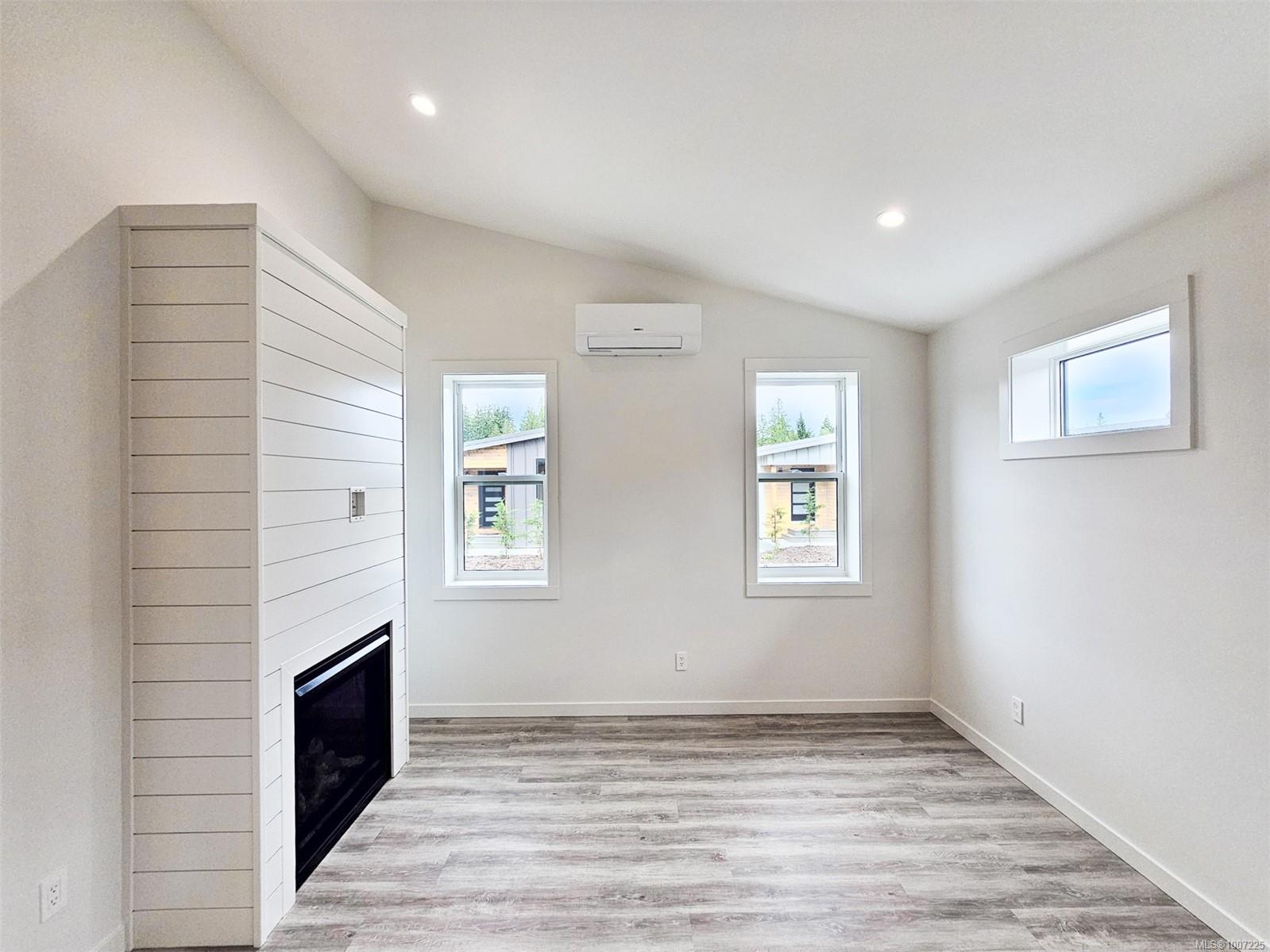 $529,500 - 3025 Royston Rd<br>British Columbia, V0R 1S0